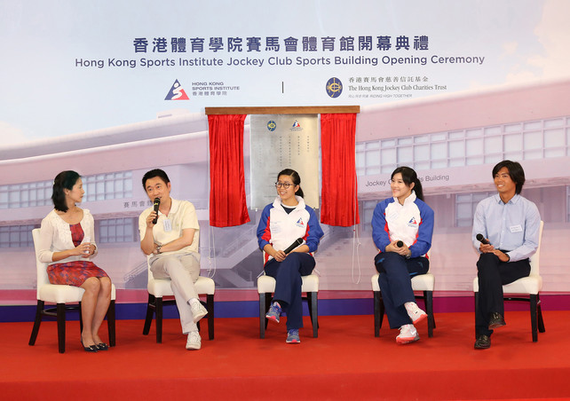 HKSI Head Table Tennis Coach Chan Kong-wah (2nd left), Acting Head Windsurfing Coach Chan King-yin (1st right), wheelchair fencer Yu Chui-yee (2nd right), and billiard sports athlete Ng On-yee (3rd right) share that the Jockey Club Sports Building and new funding programmes would greatly help their training.